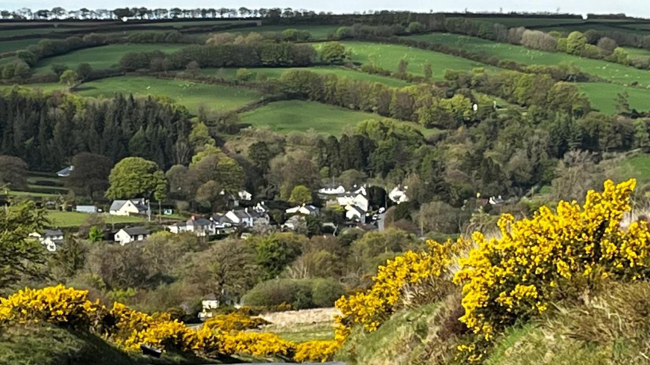 Cosy Nook Thatched With Exmoor Views North Molton